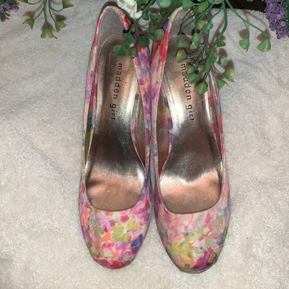 MADDEN GIRL GETTA FLORAL PUMP - Picture 10 of 11